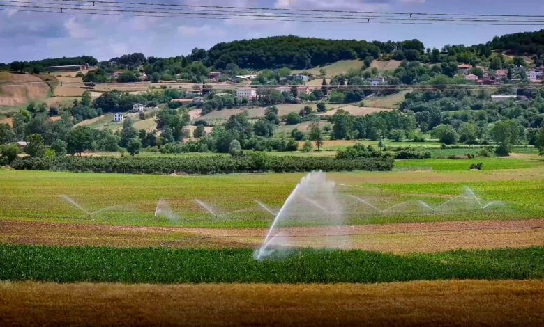 sulama suyu toprakla buluştu