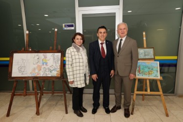 AKAN URAL’IN RESİM SERGİSİ BELEDİYE HİZMET BİNASINDA AÇILDI