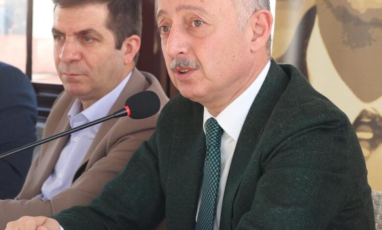 Büyükakın Hizmet ederken popülizmden uzak duruyoruz