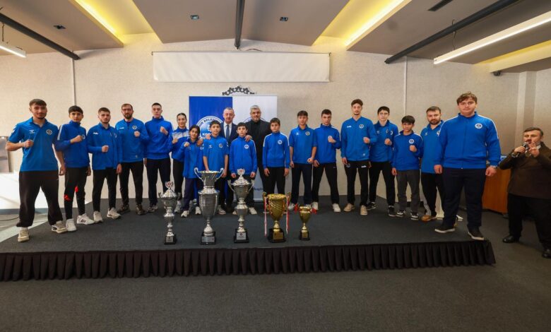 Büyükakın, Kağıtspor'un başarılı sporcularını tebrik etti