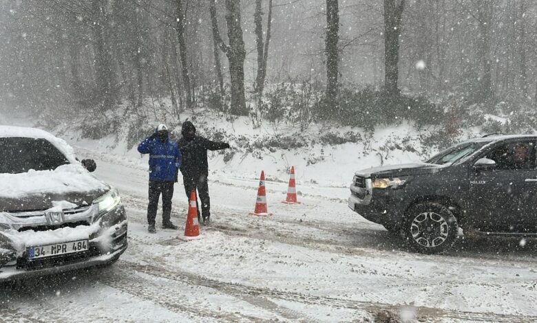 Büyükşehir Zabıtası kar kış dinlemiyor