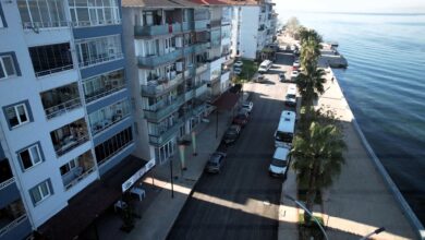 Gölcük Halıdere sahilinde üstyapı yenileniyor