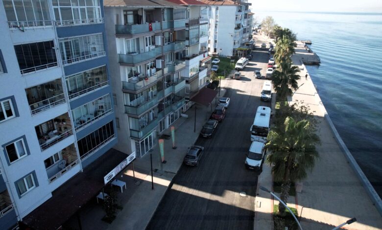 Gölcük Halıdere sahilinde üstyapı yenileniyor