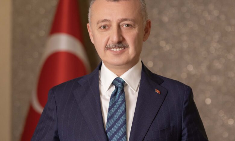 Kocaeli Büyükşehir Belediye Başkanı Doç. Dr. Tahir Büyükakın