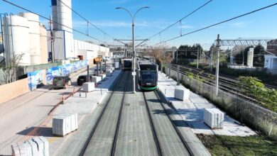 Tranvay uzatılıyor