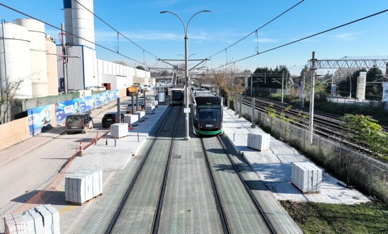 Tranvay uzatılıyor