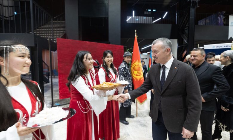 Büyükakın: “Sizler sadece öğrenci değil, gönül elçilerimizsiniz”