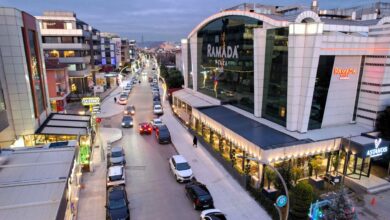 Kocaeli Büyükşehir Belediyesi, İzmit Yahyakaptan Mahallesi’nin en işlek güzergâhlarından biri olan Şehit Ergün Köncü Caddesi’ni vitrine çıkardı.