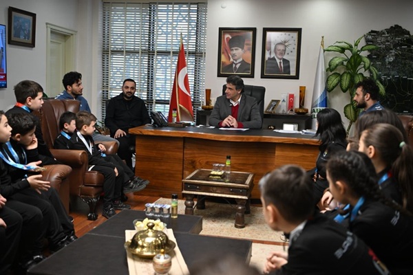 Şampiyon Karateciler Başkan Kocaman’ın Konuğu Oldu