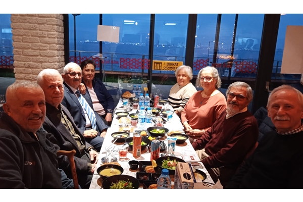 Eskimeyen dostların 55'inci iftarı