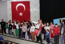 Kartepe’de Minikler Tiyatroyla Eğlendi