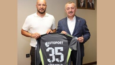 Gökhan Kaptan Tahir Başkan ile vedalaştı